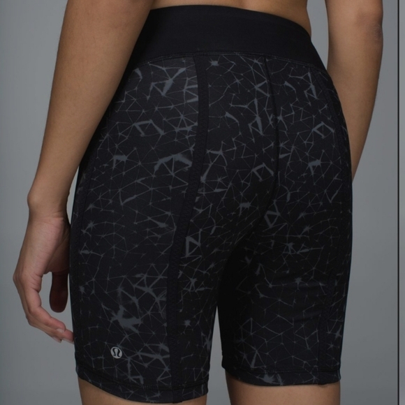 💥LAST CHANCE💥 LULULEMON Pedal Pace Shorts - Picture 2 of 3
